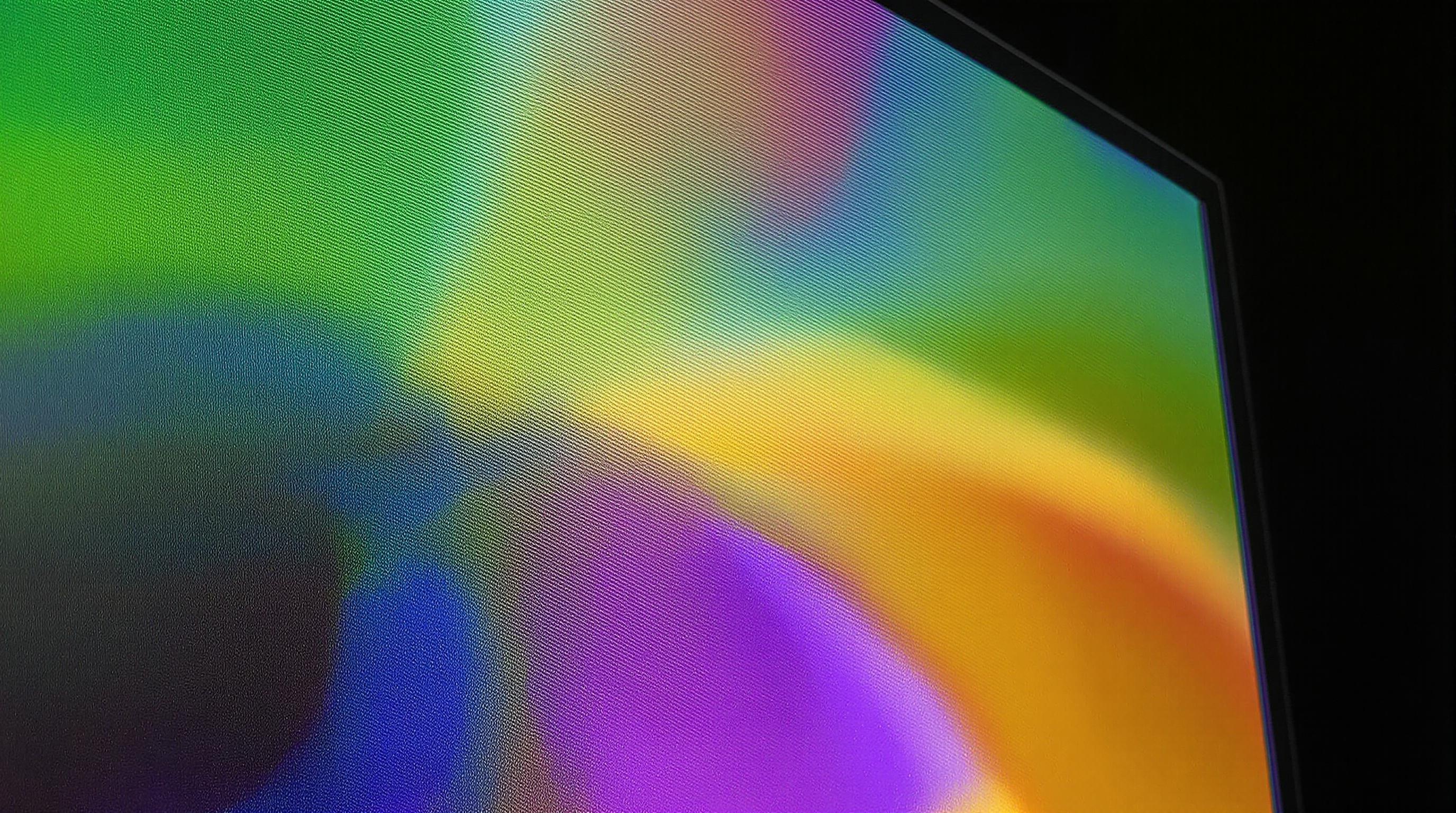 Dalle IPS avec répartition homogène des couleurs, idéale pour le montage vidéo.